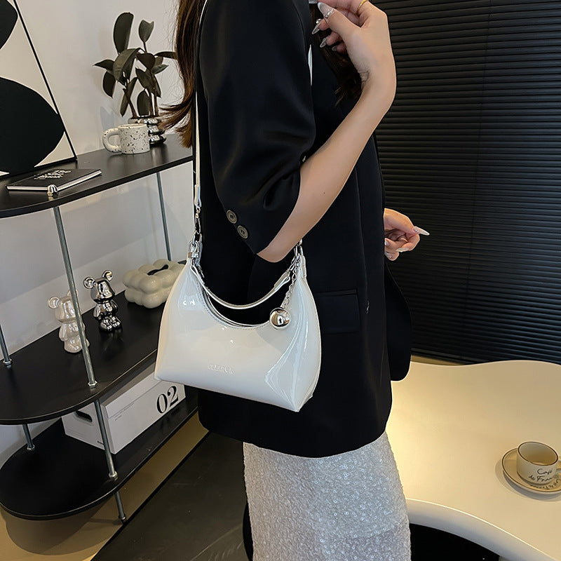 High sense niche bag women's autumn 2025 new fashion shoulder messenger bag women's portable commuter dumpling bag