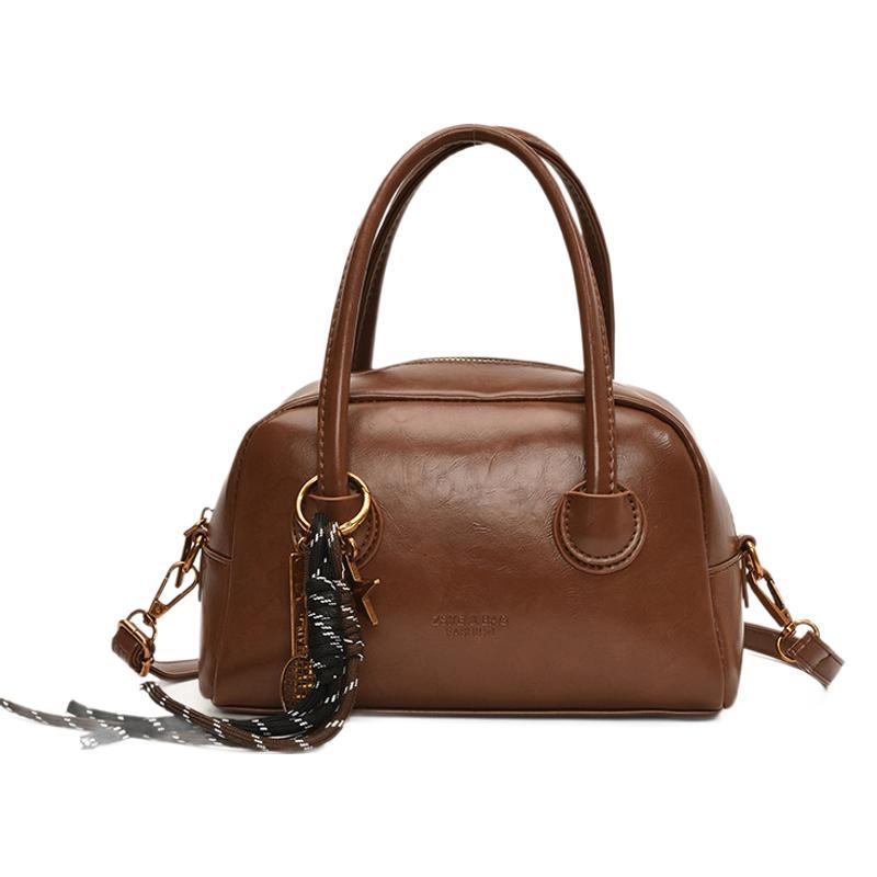 Retro commuter bag women's large capacity 2025 new autumn and winter leisure niche messenger bag portable work pillow bag