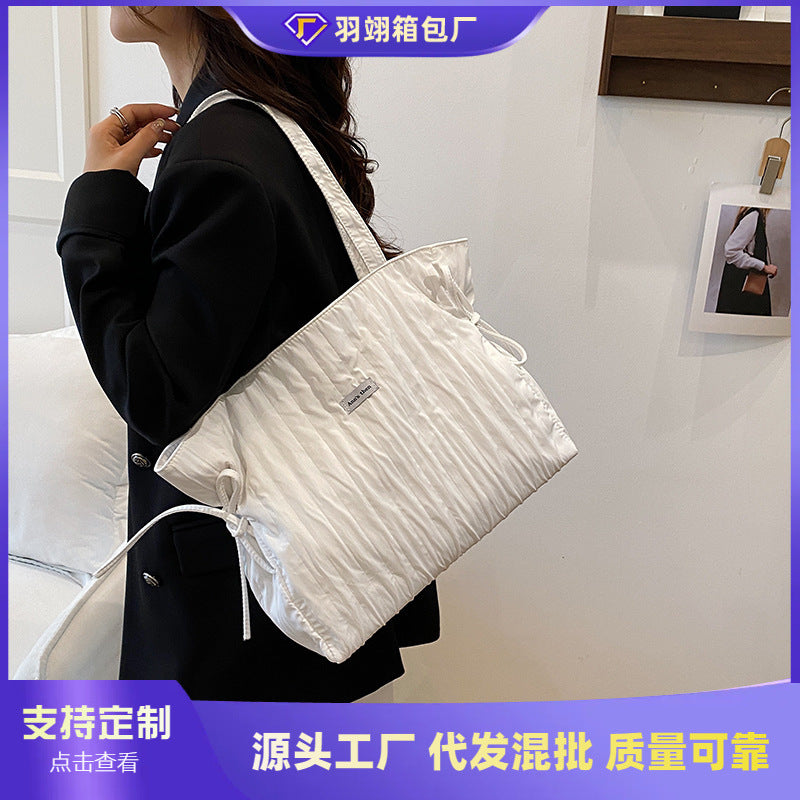 Cross-border casual tote bag, simple personality and large capacity fashion women 2025 summer commuting lazy wind messenger bag women