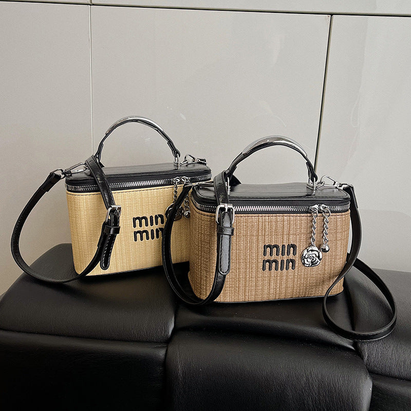 Simple casual messenger bag,  new fashion commuter trend box bag, Korean version of high-end versatile handbag