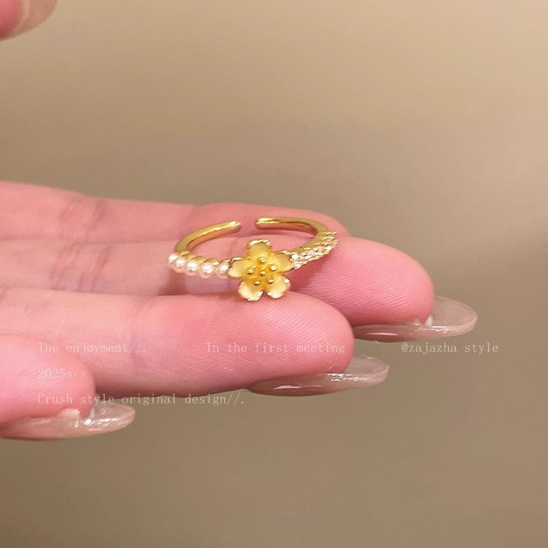 Daisy pearl ring for women, 2026 new arrival, unique design, exquisite index finger ring, light luxury, high-end, trendy ring
