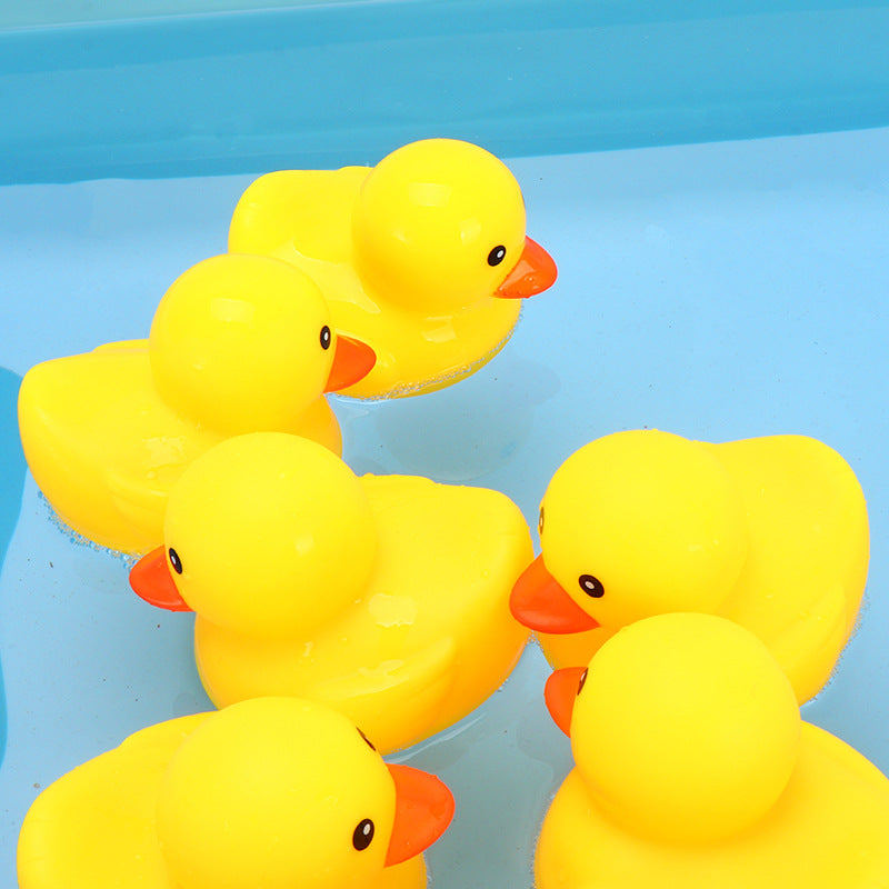 Children's bath toys Little yellow duck playing in the water Little duck baby playing bath Silicone toy playing in the water toy