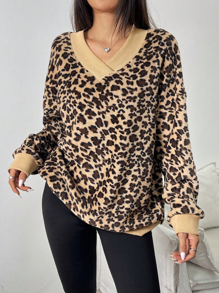 premium women's sweatshirt - new autumn/winter collection, age-defying, chic v-neck leopard print faux fur top