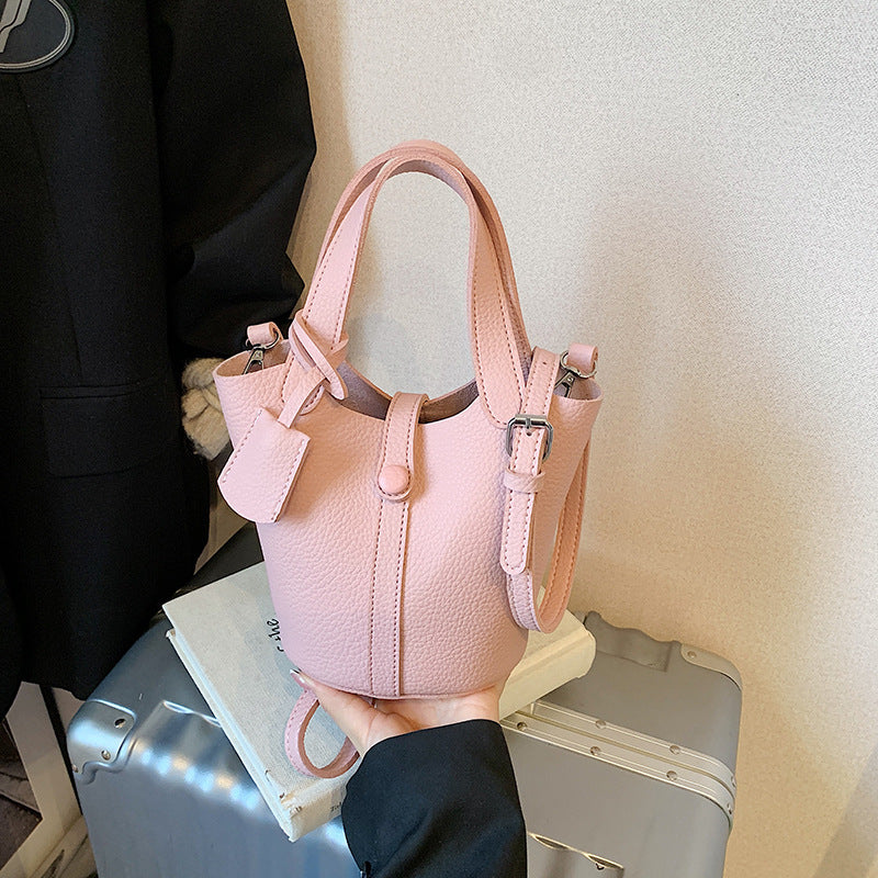 Foreign trade summer popular small bag women 2025 new exquisite versatile messenger bag fashionable super fire portable bucket bag