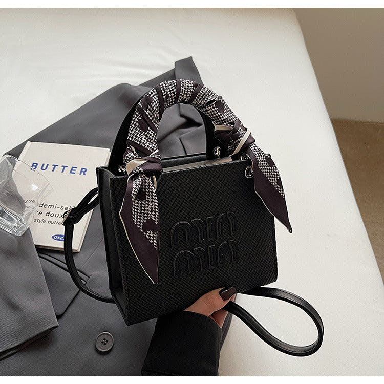 Cross-border premium bag women's autumn and winter 2025 new fashion versatile shoulder messenger bag women's portable Princess Diana bag