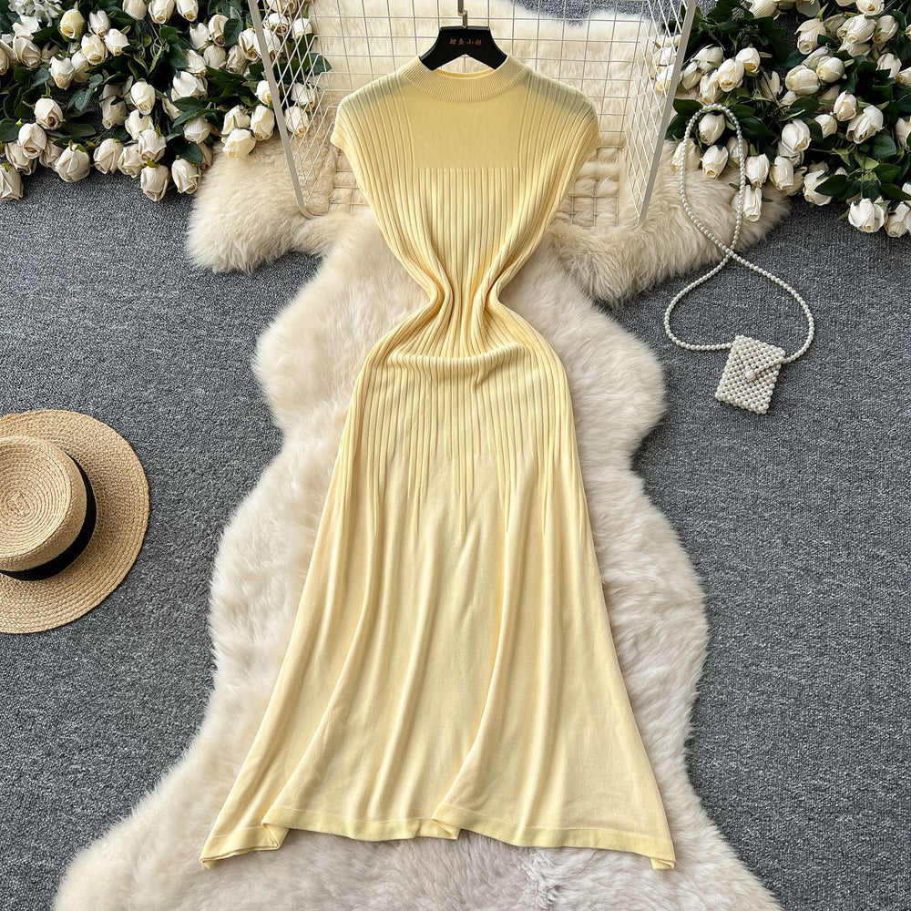 Women's short-sleeve knit dress -  summer collection: high-end, slim-fit, figure-flattering, elegant, minimalist vertical stripe knit maxi dress