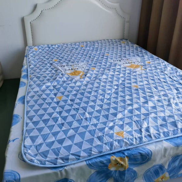 The new clearance boutique feather silk quilt is about 145 * 195 two catties. The missed price is 38 yuan, which will not be refunded or exchanged.