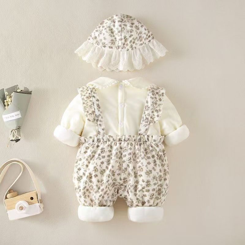 Baby girl's one-piece cotton-padded jumpsuit, warm winter romper, baby's outdoor clothing, fleece-lined quilted romper