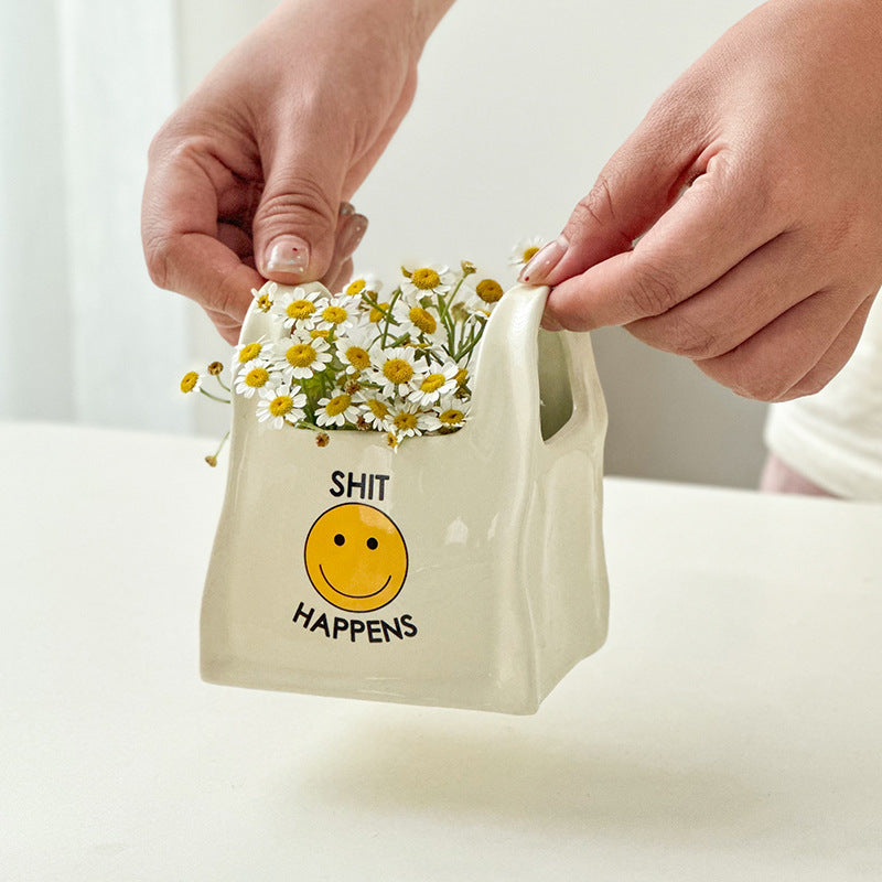 Personalized hand pinch bag desktop creative ceramic pen holder remote control stationery storage box makeup pen storage bucket small ornament