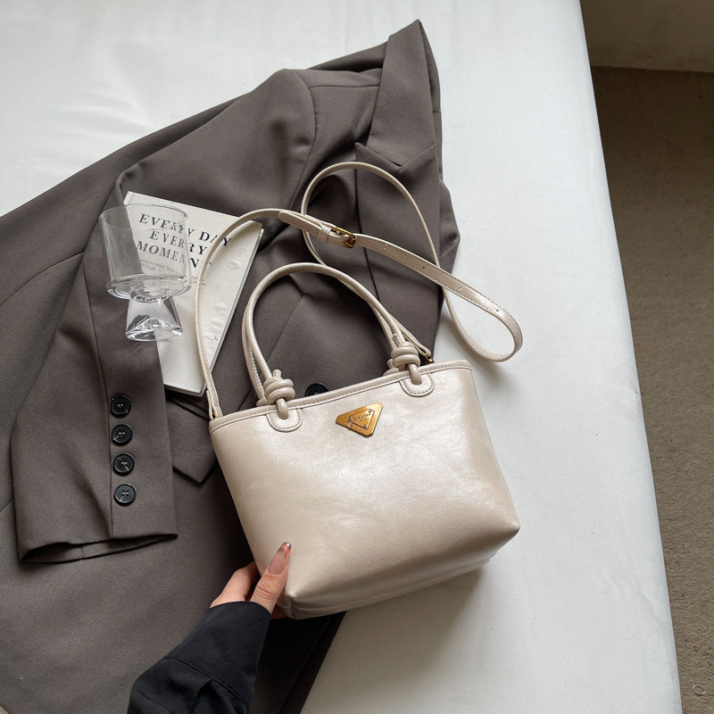 Foreign order high-end sense retro Maillard small bag women's 2025 new autumn and winter versatile messenger bag portable bucket bag