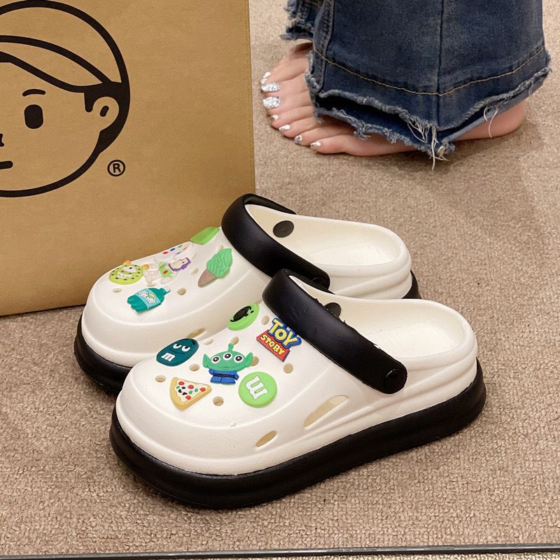 Cartoon cute crocs women's summer student indoor and outdoor wear shit-feeling thick soleheight-increasing non-slip toe cap sandals