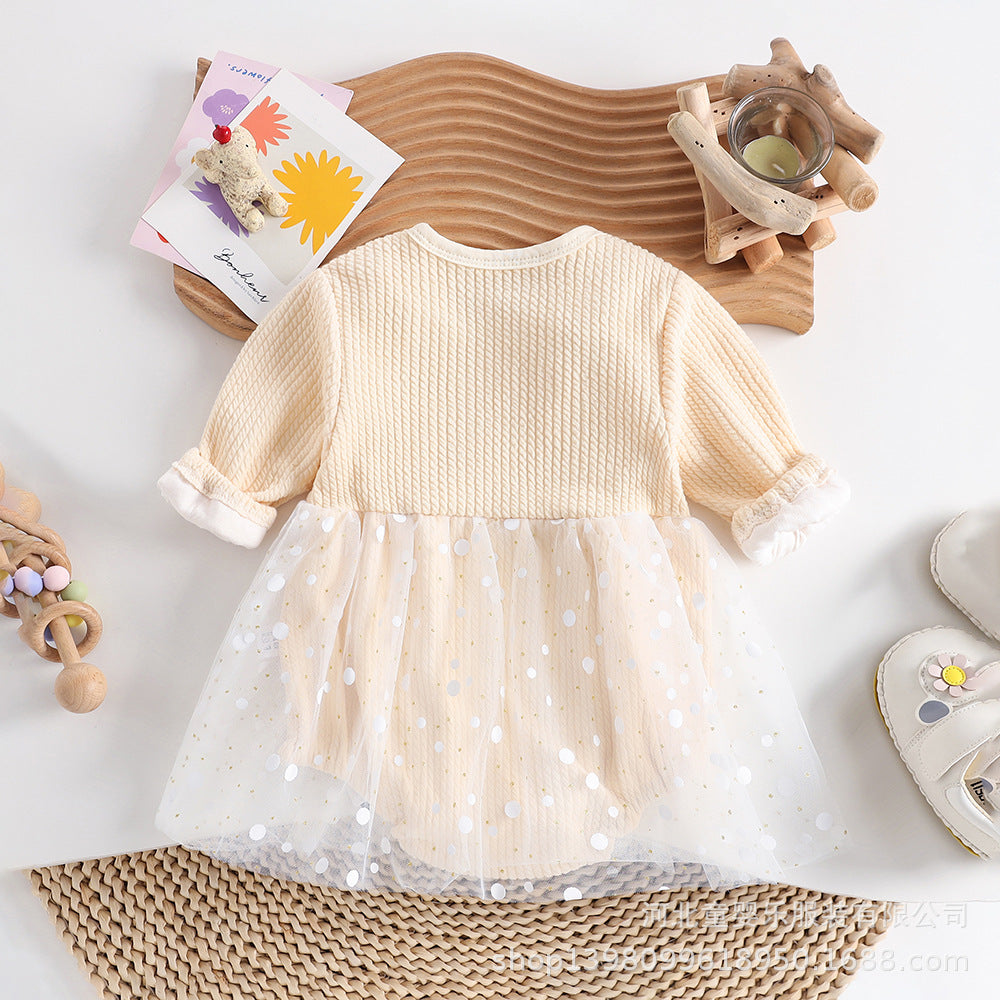 Baby girl's stylish princess-style 100-day outing romper, perfect for spring and autumn. sweet and elegant double-layered one-piece bodysuit for newborns and full-month celebrations