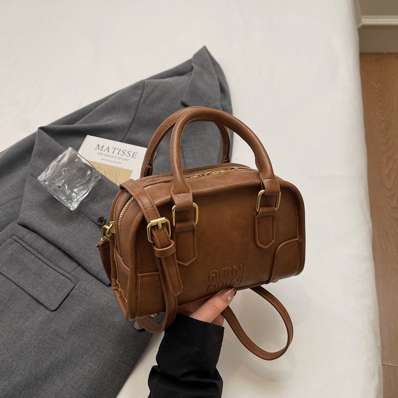 French retro handbag women's bag new 2026 trendy versatile crossbody bag high-end texture work shoulder bag