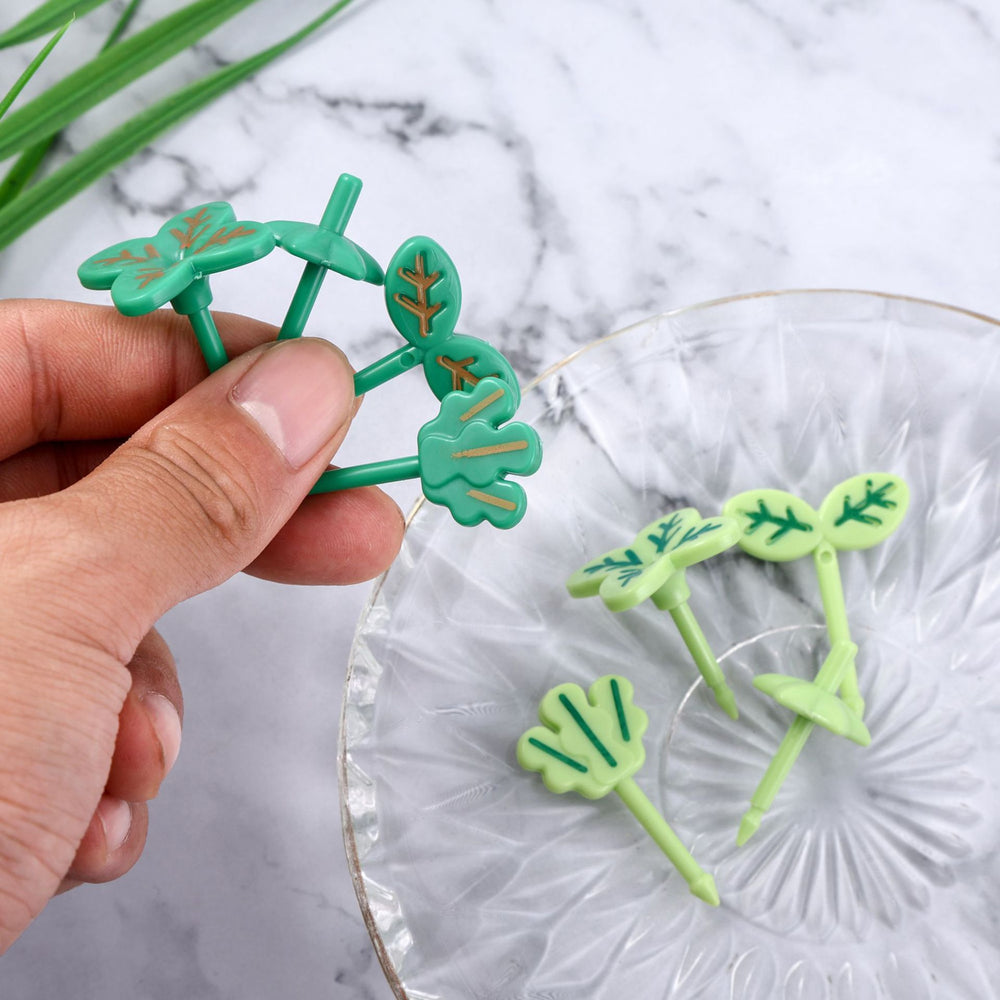 Japanese cartoon fruit picks creative children's food forks cake forks cute animal dessert forks plastic fruit forks