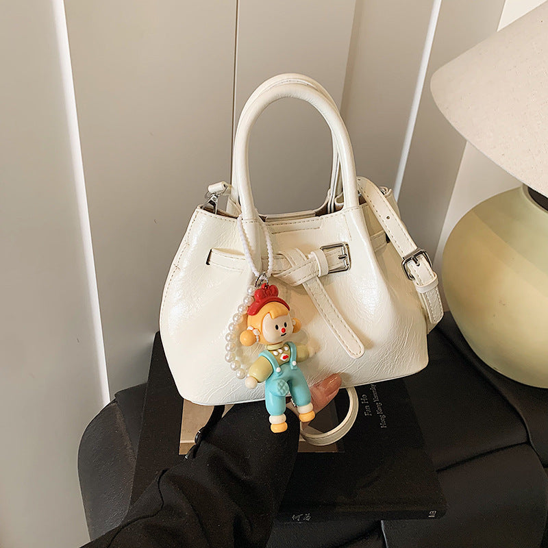 Fashion high sense 2025 new portable pleated bucket bag fashionable versatile foreign style shoulder messenger women's bag