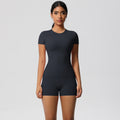 European and american style fleece-lined quick-dry short-sleeve yoga set with pocketed shorts for outdoor running and fitness