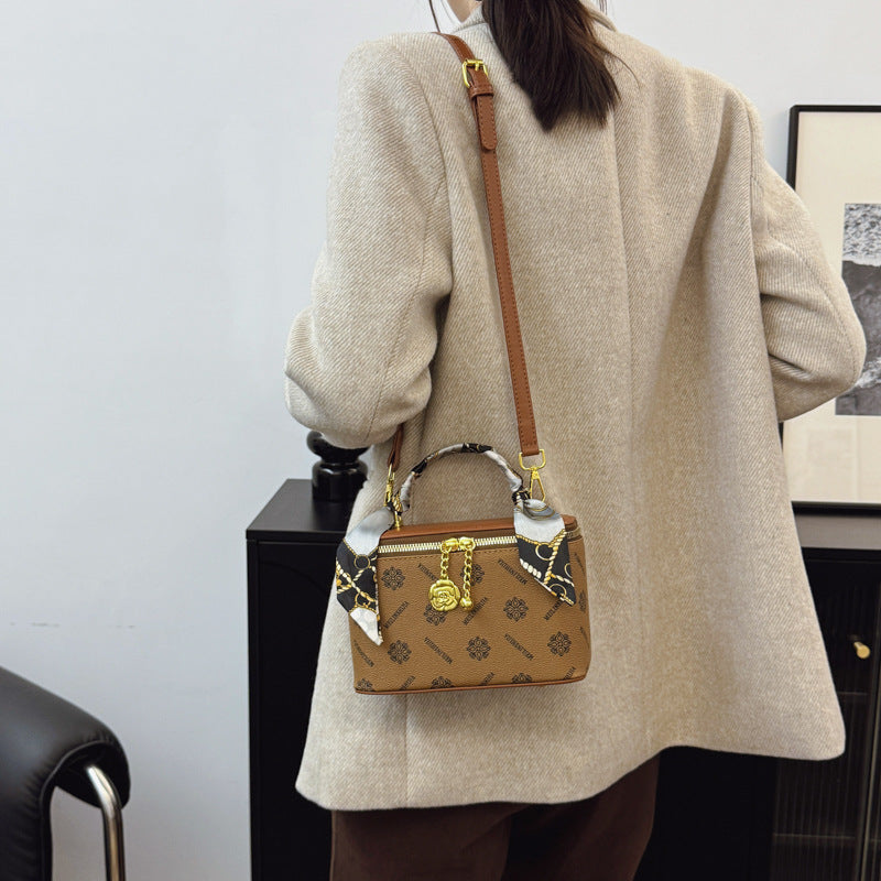 2025 new box bag silk scarf high-end fashion printed letter versatile shoulder crossbody small square bag