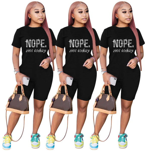 YD8618-D4 special products are non-refundable and non-exchangeable European and American women's clothing, casual and fashionable hot diamond solid color jumpsuit.