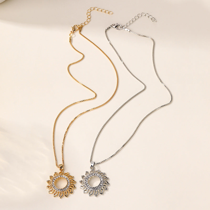 Wholesale diamond-studded pendants: european and american cross-border women's fashion accessories, versatile jewelry, alloy sunburst round minimalist necklace