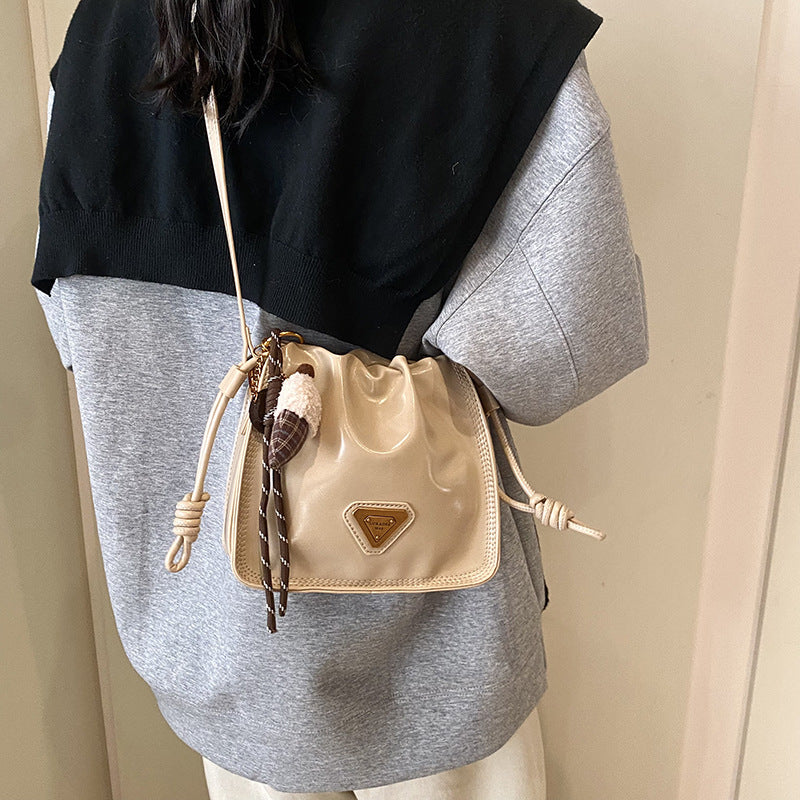 Bag messenger bag women's 2025 new bag winter light luxury niche high-end fashion shoulder bag