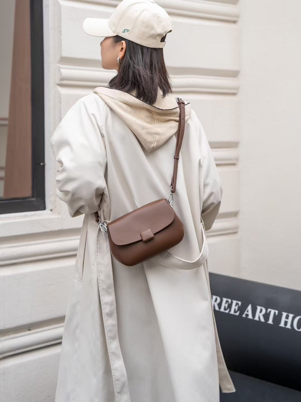 Women's bag 2023 spring collection: mori girl style, niche design, affordable luxury, shoulder & crossbody bag, trendy & chic, viral tiktok style, vintage soft leather
