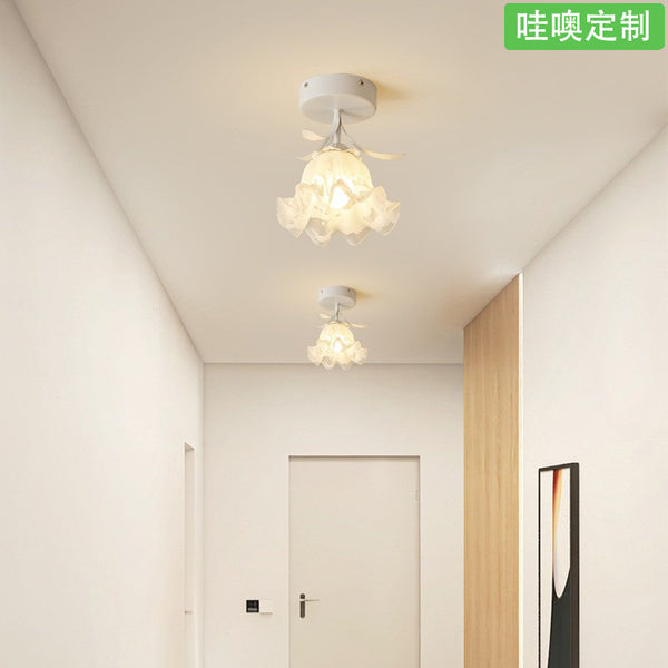 [Wow] French cream lily of the valley flower aisle light modern simple creative household entrance light ceiling lamp