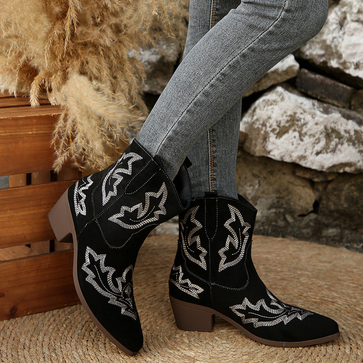 Foreign trade large size grassland travel wear women's boots 2025 new versatile western cowboy boots retro knight boots