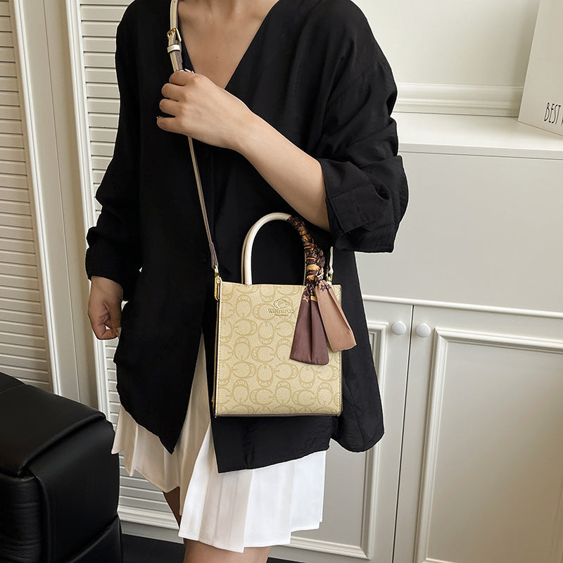 French portable high-end temperament bag women 2025 new presbyopia high-end trend ins Internet celebrity messenger bag