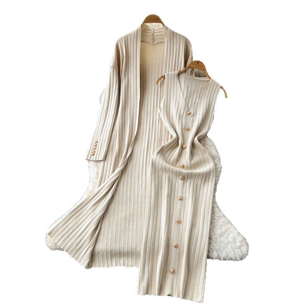 Elegant and chic: oversized knit cardigan with midi length + sleeveless bodycon dress with metallic buckle detail