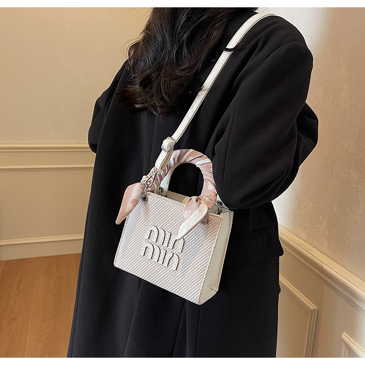 Cross-border premium bag women's autumn and winter 2025 new fashion versatile shoulder messenger bag women's portable Princess Diana bag