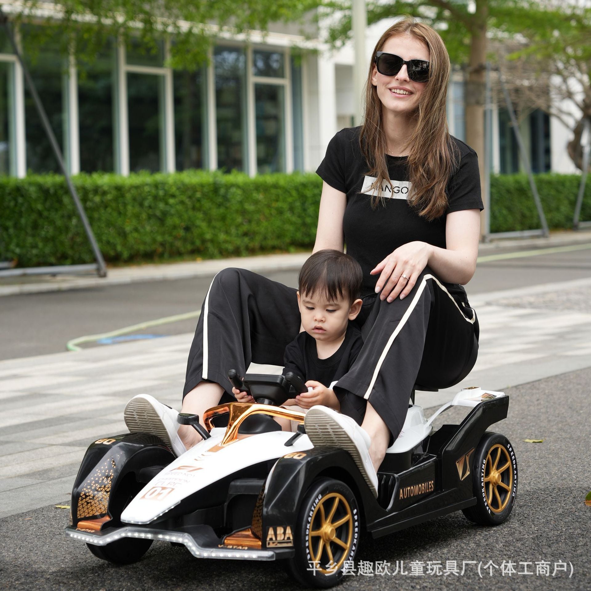 New children's electric kart four-wheel with remote control drift car, boys and girls, babies and children can sit in a toy car