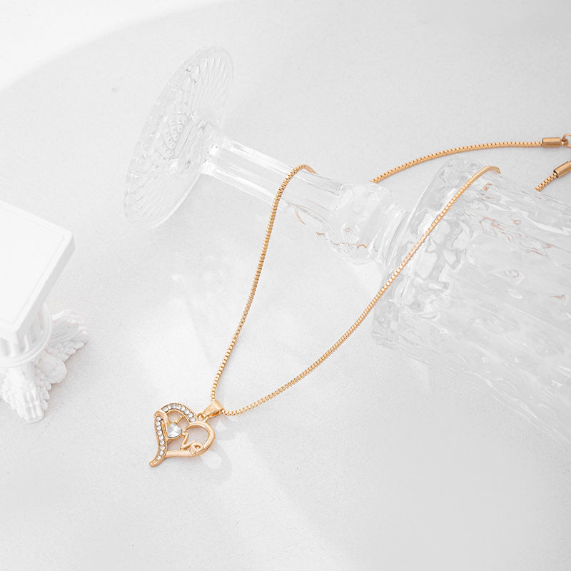 European and american cross-border e-commerce new jewelry: autumn/winter fashionable and versatile diamond-studded pendant, personalized heart and letter necklace for women