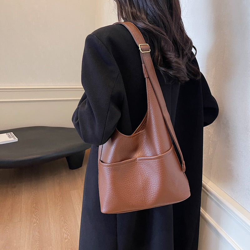 Autumn and winter retro soft surface niche design bag 2025 new women's bag popular popular versatile shoulder bag bucket bag