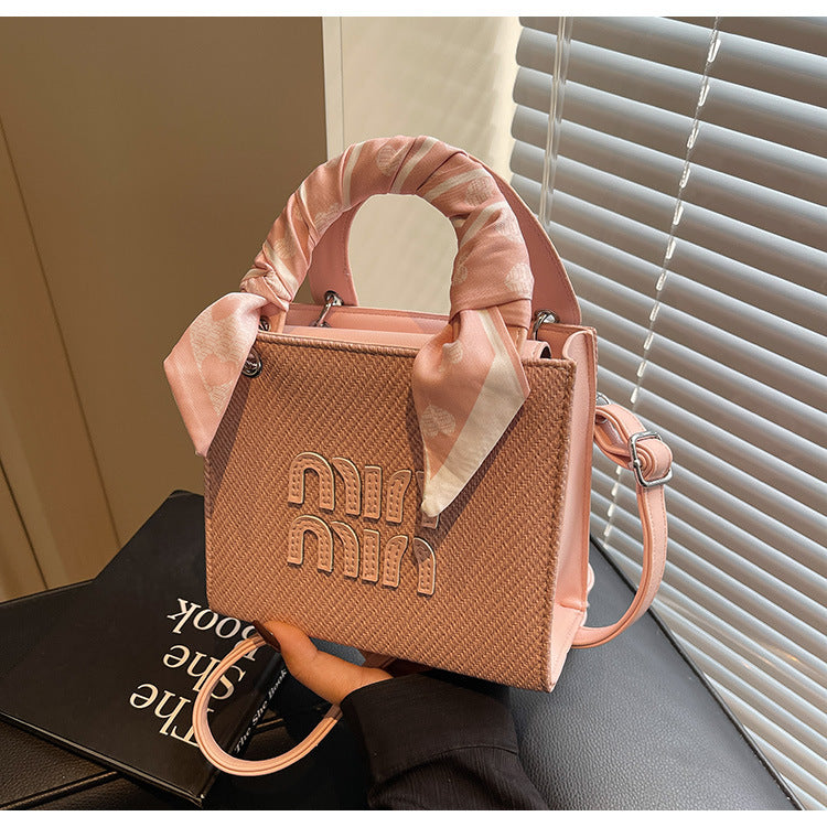 Cross-border premium bag women's autumn and winter 2025 new fashion versatile shoulder messenger bag women's portable Princess Diana bag