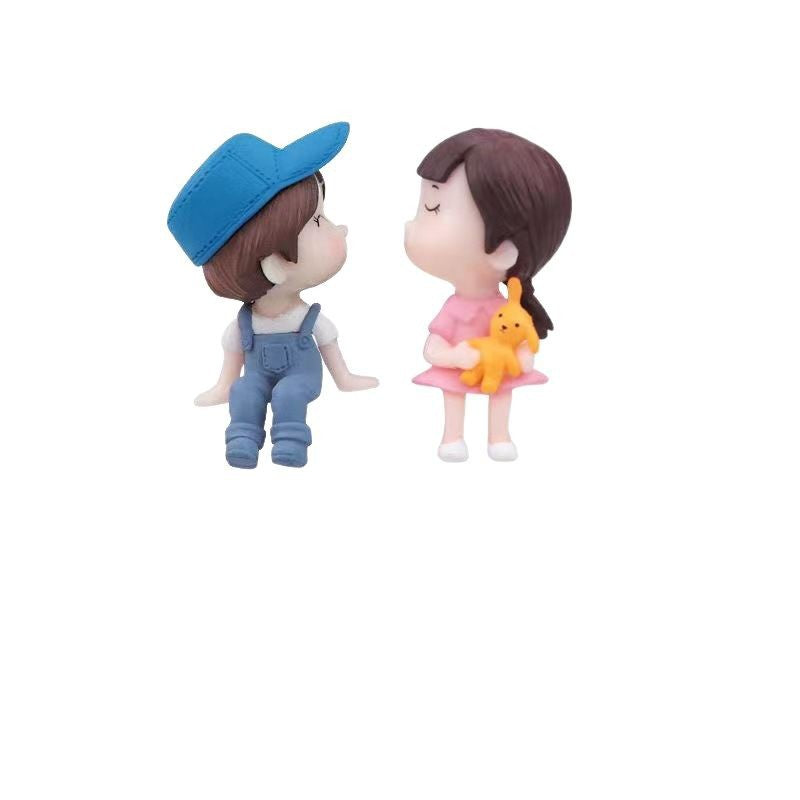 Car couple kissing doll ornament cartoon figurine car cute dashboard creative ornament car interior decoration