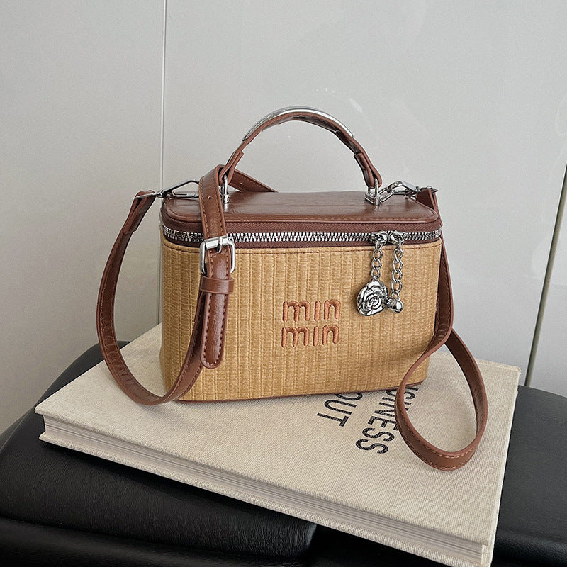 Simple casual messenger bag,  new fashion commuter trend box bag, Korean version of high-end versatile handbag