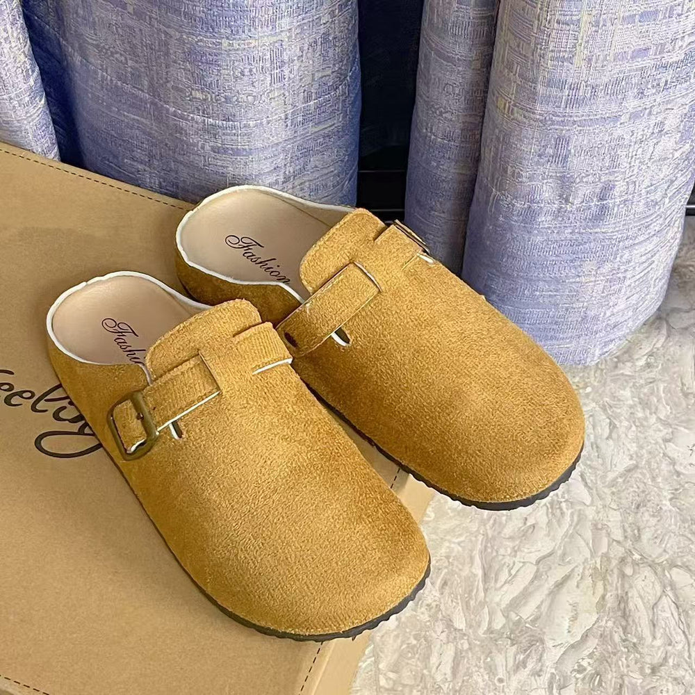 Versatile and stylish birkenstock-style mules with a closed-toe design, perfect for women's casual wear. new trendy slip-on birkenstocks for autumn 2025, available wholesale