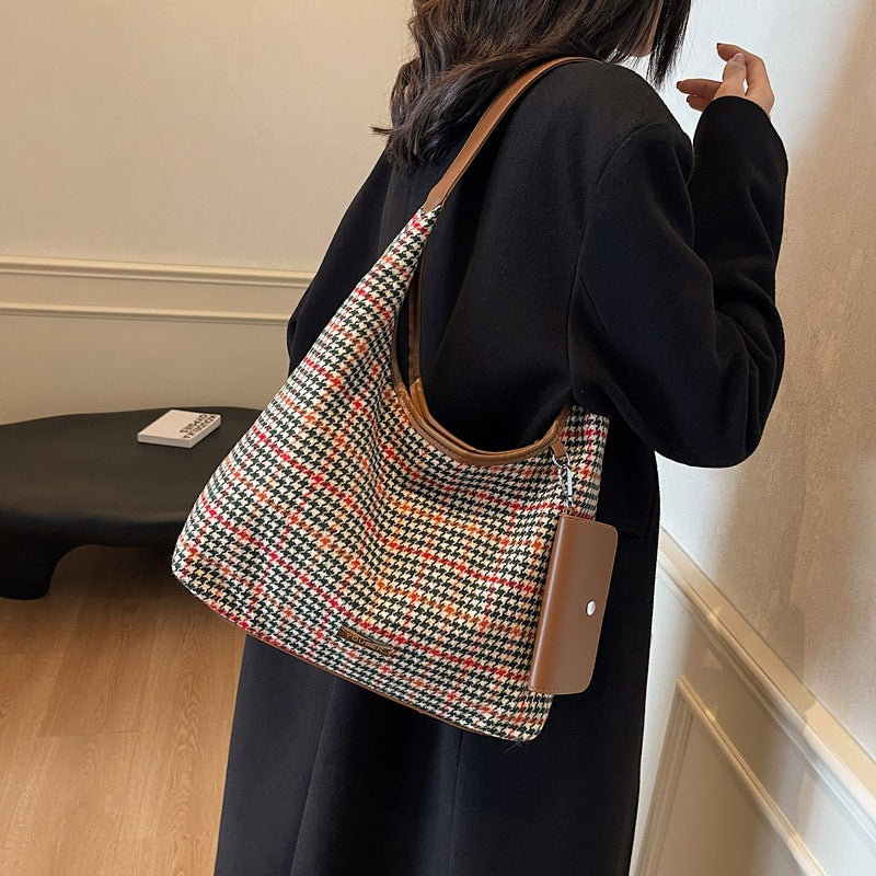 New large-capacity shoulder bag women's, Korean version of classic simple casual bag wholesale casual simple messenger women's bag