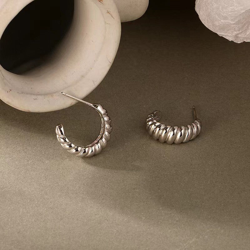 European and american c-shaped cable stitch earrings retro horn thread hollow earrings for women fashionstylishsense of design earrings