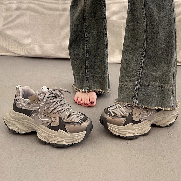 Black chunky platform sneakers for women, 2026 spring/summer new arrival, popular style, versatile casual sneakers for students, slimming and sporty