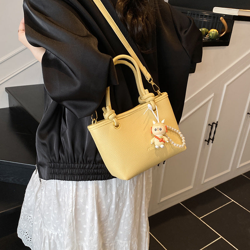 Foreign trade advanced sense hand carrying bucket bag 2025 summer simple and versatile shoulder bag trendy niche design messenger bag