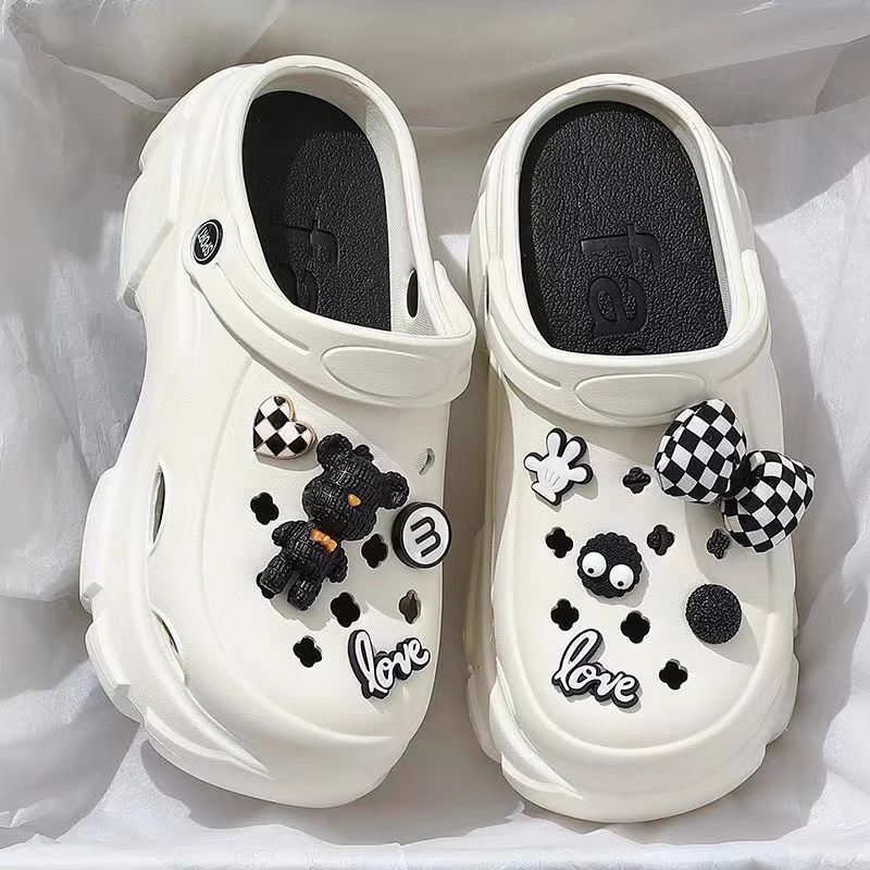 Women's clogs - new 2024 summer collection: chunky sole, non-slip, trendy office-ready, height-increasing, closed-toe sandals for beach and everyday wear