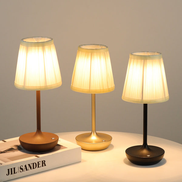 Cross-border new product retro light luxury fabric study light bedroom dining room atmosphere light bedside decoration charging desk lamp
