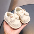 Baby girl shoes, new spring and autumn collection, featuring delicate floral lace trim. girls' leather shoes, princess-style shoes for little girls, soft-soled toddler shoes for infants and young children