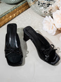 French high-heeled slippers for women, new summer 2025 collection, square toe chunky heel thong sandals with elegant bow detail
