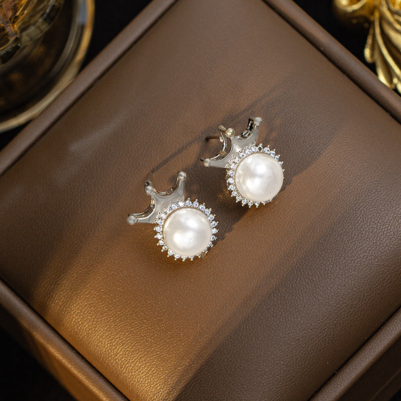 【set】bestselling titanium steel necklace for women, gold-plated copper pearl crown pendant, stud earrings, unique design, high-end jewelry set