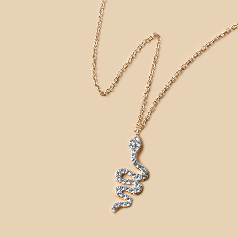 Wholesale vintage snake pendants - european & american cross-border trendy jewelry - snake-shaped elements with diamond accents - high-end sweater necklace for women