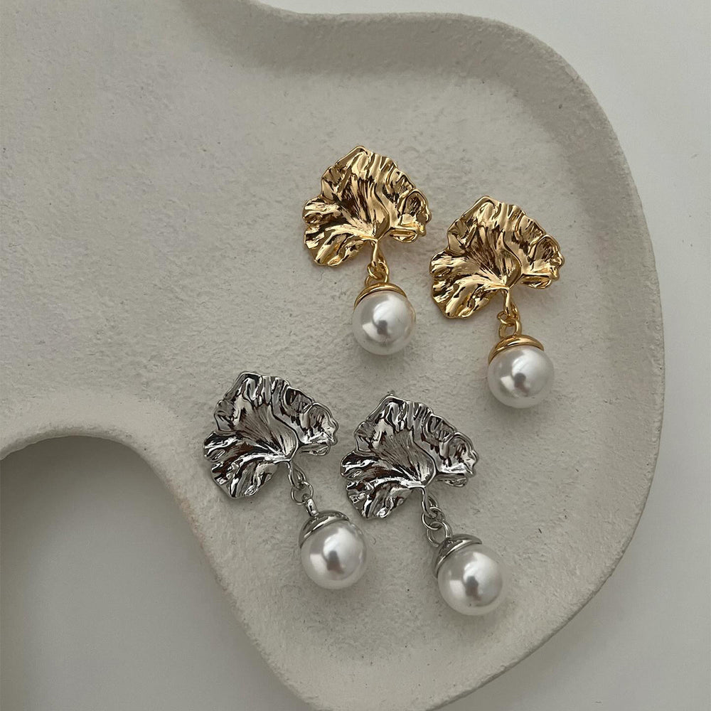 Wholesale faux pearl earrings - european & american cross-border retro fashion earrings - light luxury, high-end, unique, asymmetrical stud earrings for women