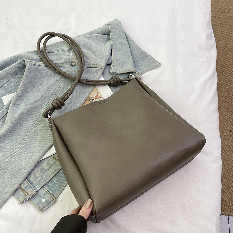 Retro high-end niche design commuter tote bag large bag women's 2025 new soft leather shoulder bag