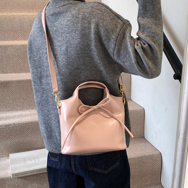 Bags Women's New Trendy Fashion Versatile Messenger Bags Niche Portable Shoulder Bags Commuter Large Capacity Casual Tote Bags